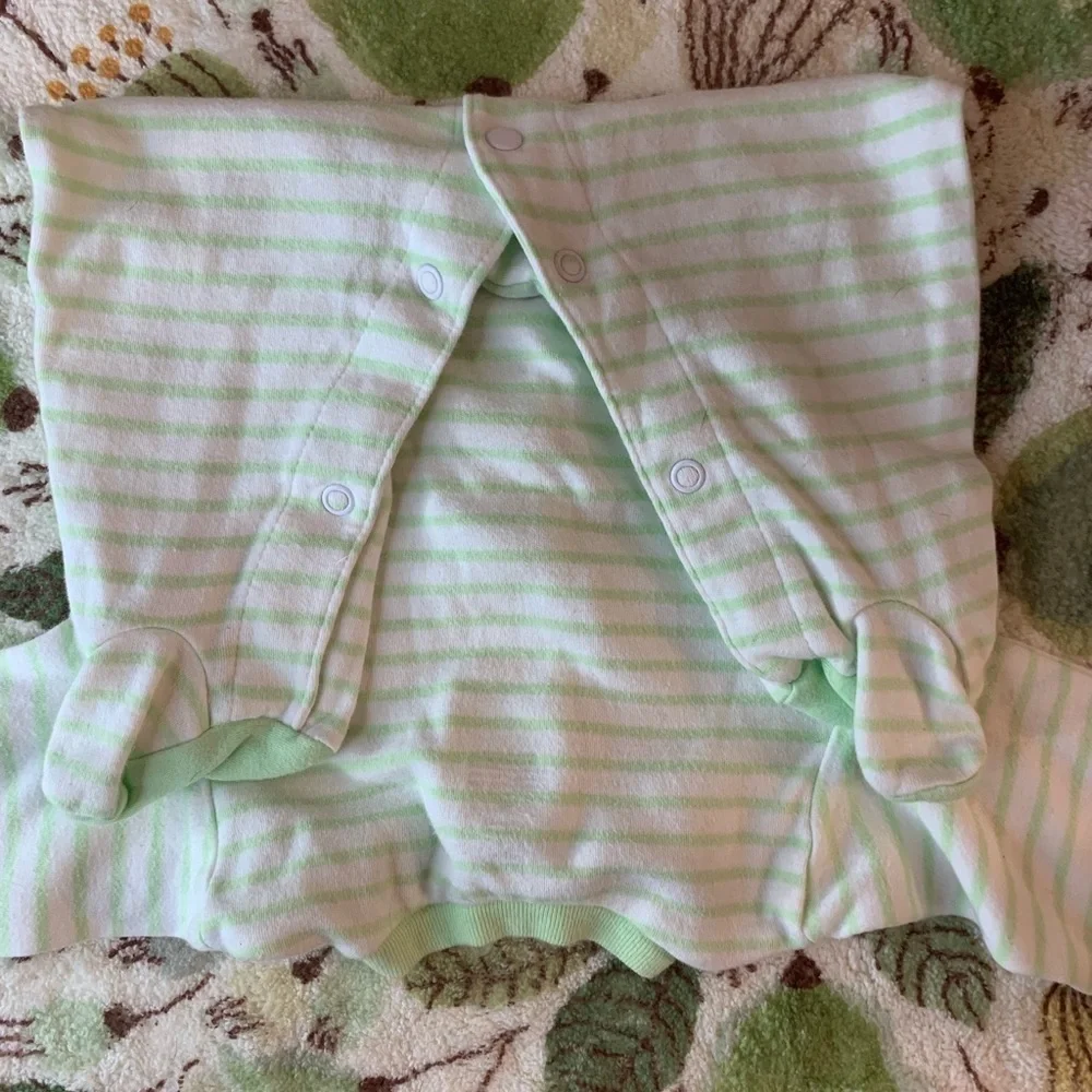 Carter’s Just One Year light weight sleeper size 3 months